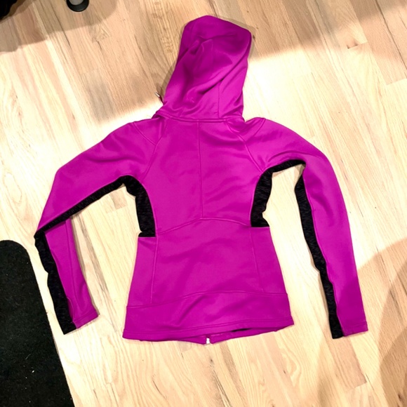 Woman’s North Face hoodie fleece - Picture 4 of 4